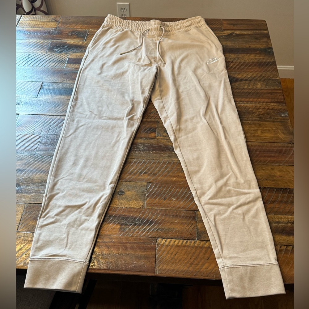 NWT Nike Joggers size Medium